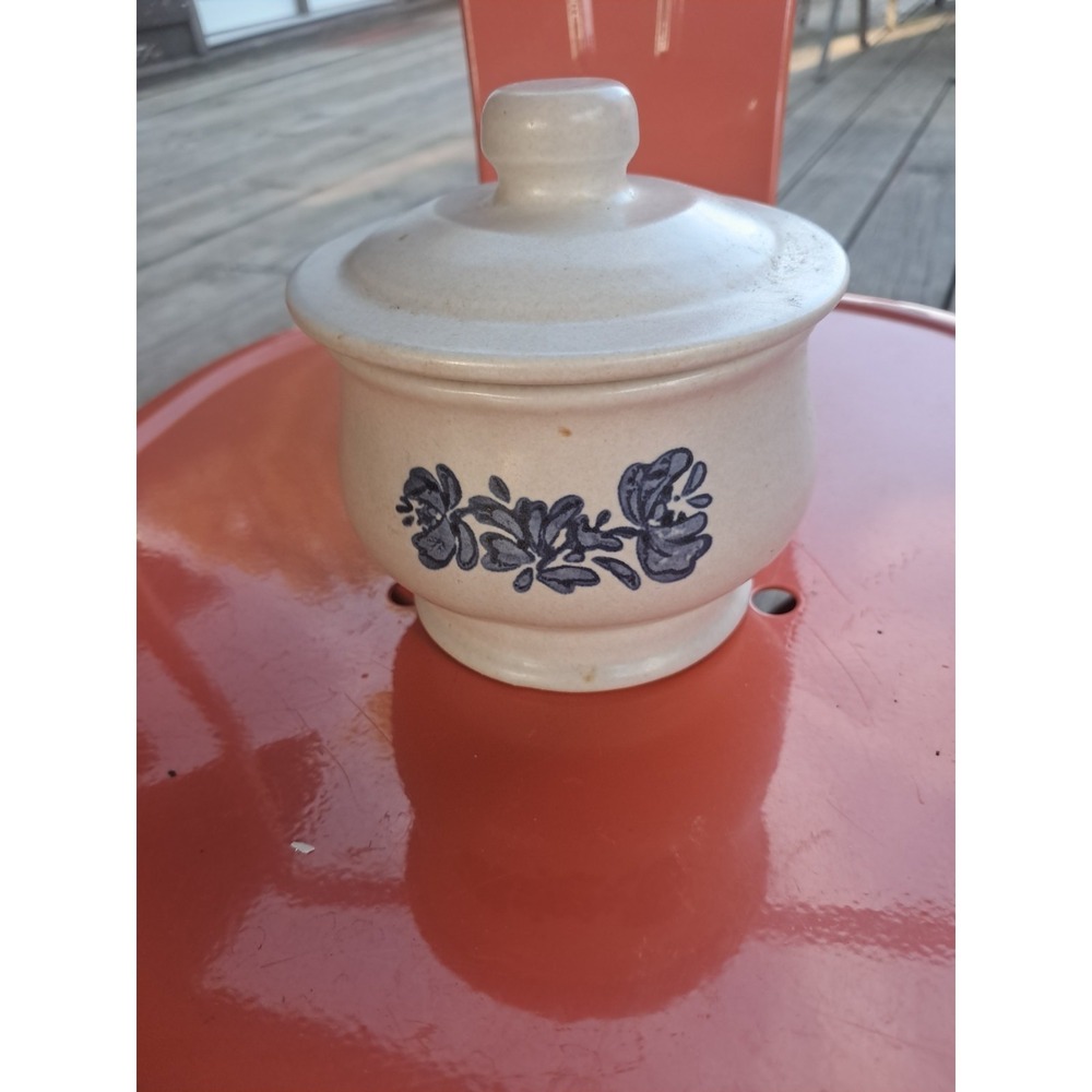 Vintage Pfaltzgraff Yorktowne USA Sugar Bowl with Lid 💙